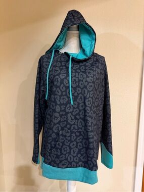 NWT CRAZY TRAIN Dark Gray Leopard Print Hooded Pullover with Teal Accents